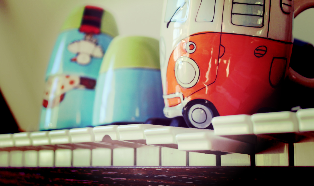 Cups Anna Kendrick. Intertwined ukulele's and the piano part. Coen